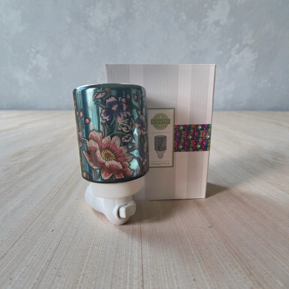 Scentsy Plug In Midnight Blue Wax Warmer Floral Iridescent Glass Night Light NIB